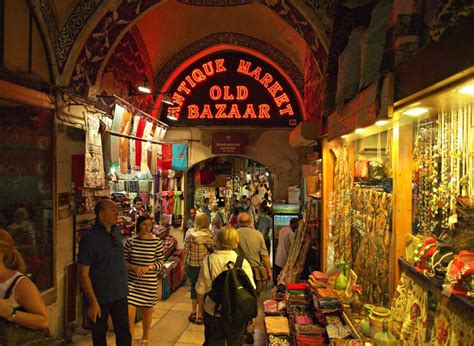  The Magnificent Grand Bazaar: Experience Ancient Trades and Exquisite Treasures in Istanbul!