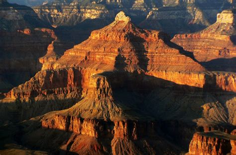  Xiangshan Grand Canyon: Jyrkkä luonto ja kiehtova historia yhdistyvät!