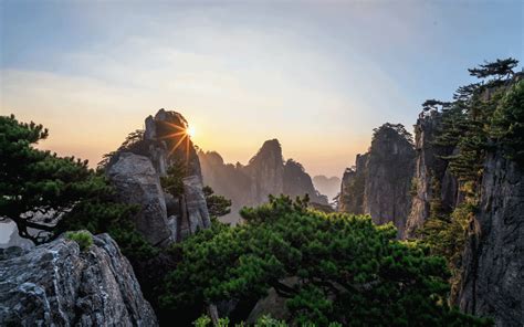 Huangshan Geopark: Maailmanperintökohde ja geologisen ihmeenäyte!